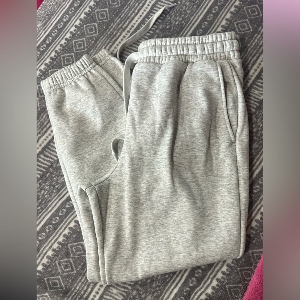 Fabletics Kids Light Gray Jogger Sweatpants